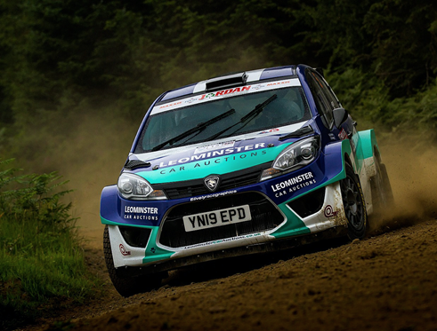  blue car on a dirt rally track