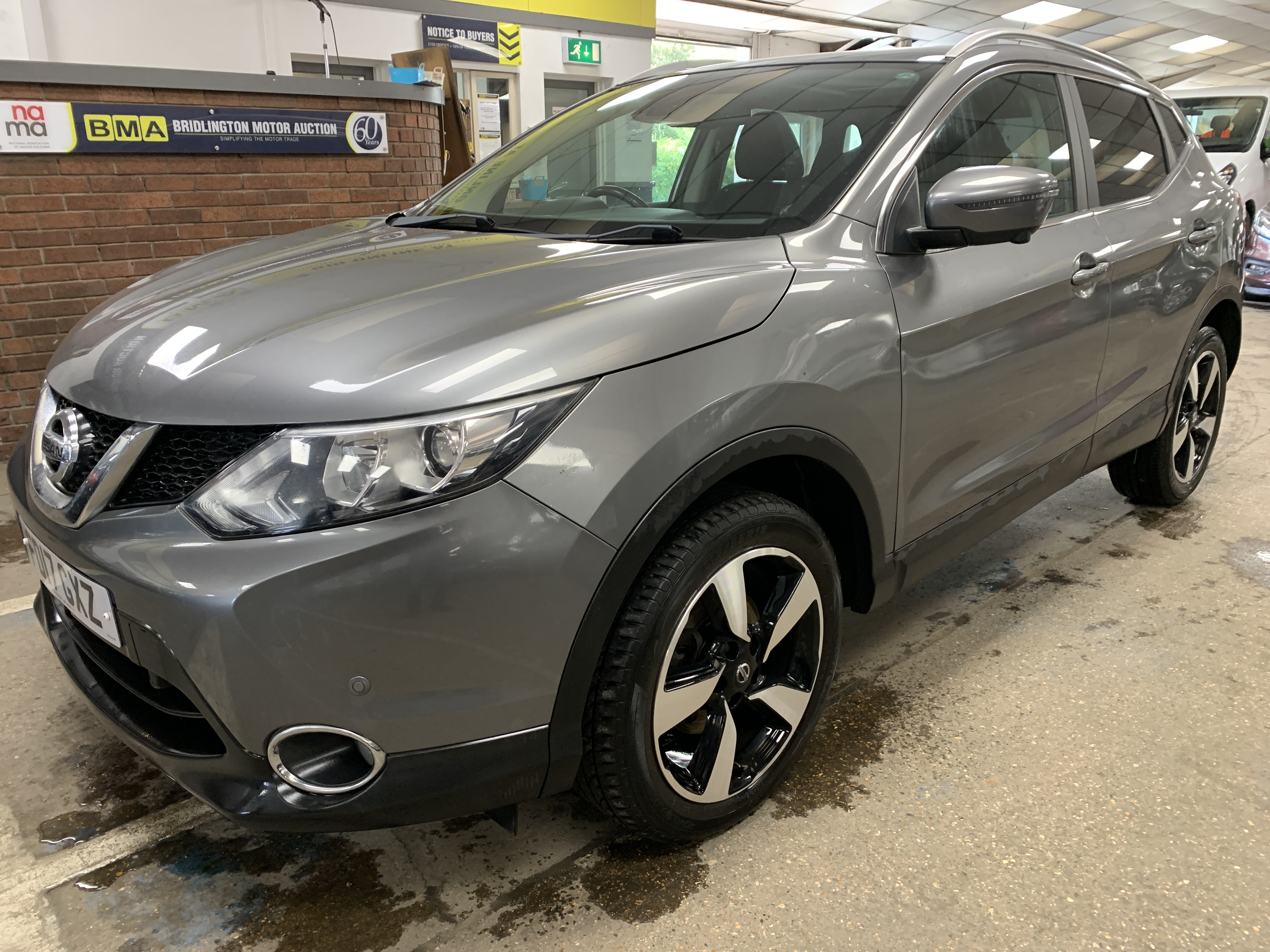 NISSAN QASHQAI 1.2 DiG-T N-Connecta 5dr